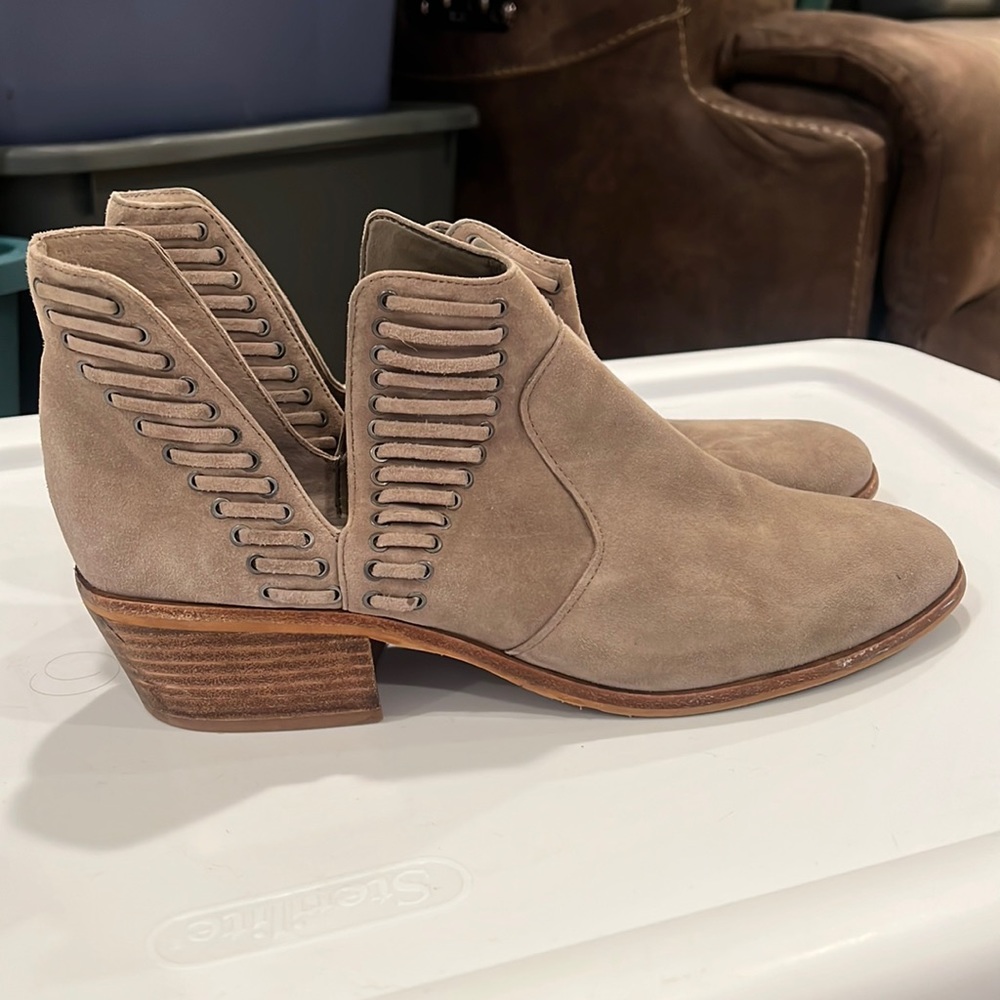 Vince Camuto Size 12 Beige Booties Western Ladies